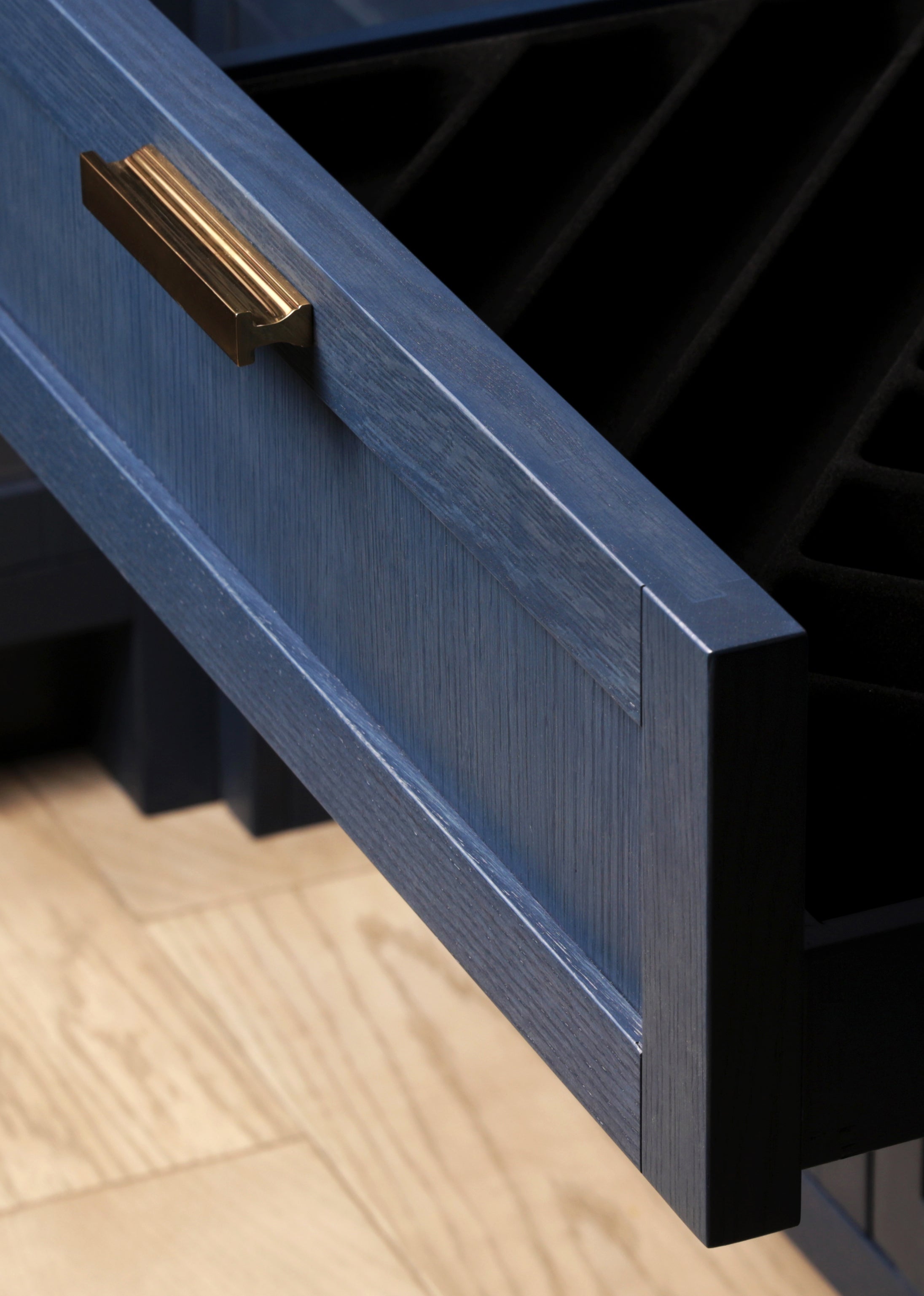 Door or drawer pull . W: 4 1/2", H: 5/8". - Maison&Co.