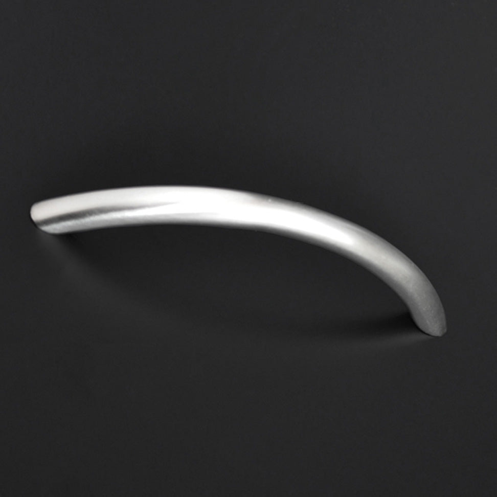 Curved pull 4 1/4" - Maison&Co.