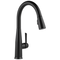 Delta Essa®: Single Handle Pull-Down Kitchen Faucet with Touch<sub>2</sub>O® Technology - Maison&Co.