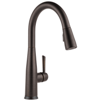 Delta Essa®: Single Handle Pull-Down Kitchen Faucet with Touch<sub>2</sub>O® Technology - Maison&Co.